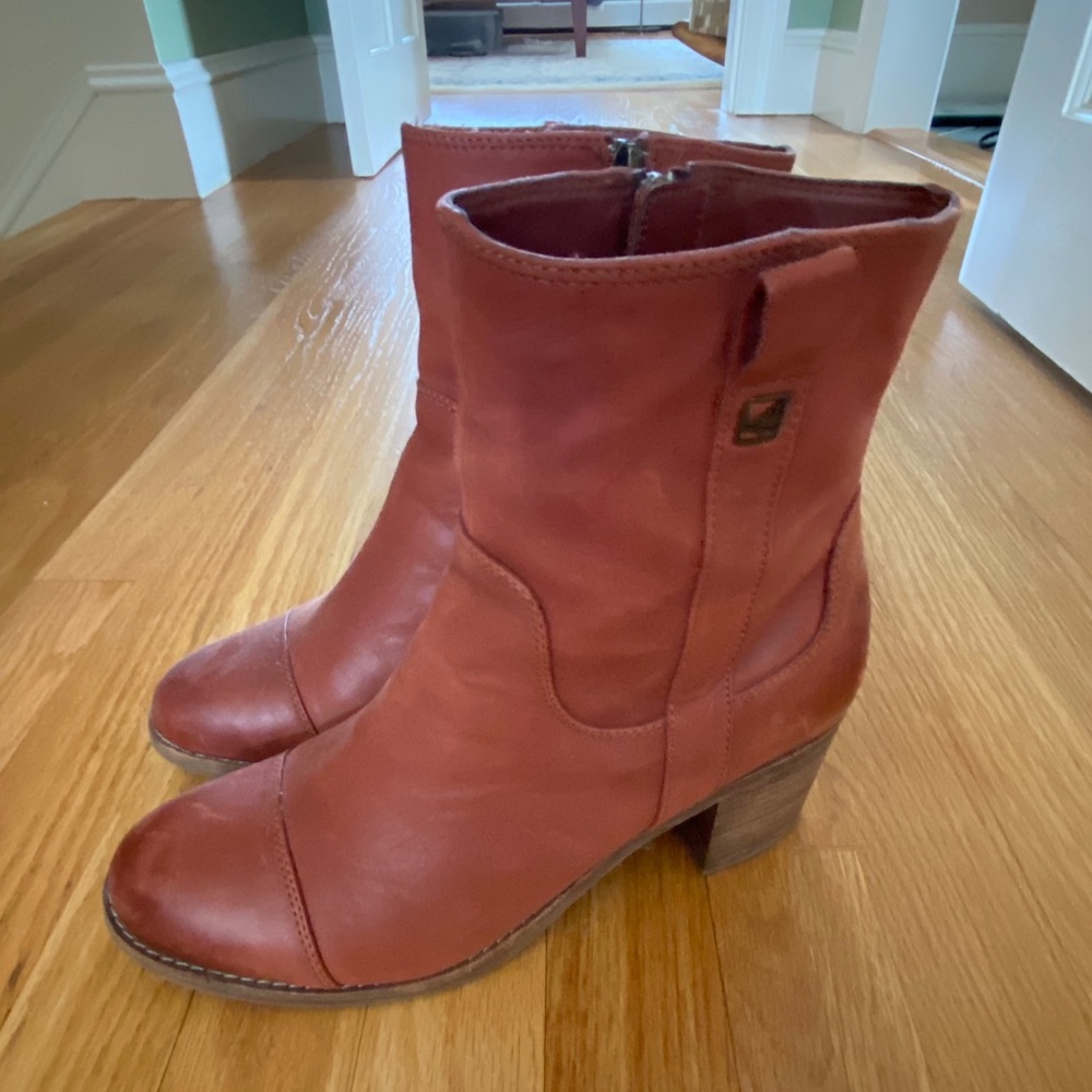 Sperry boot